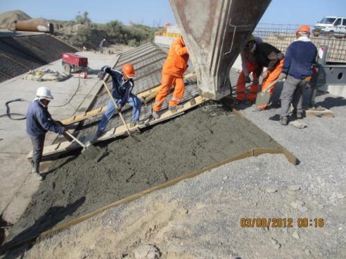 Concreting of the channel slopes on the bridge at SP 179   