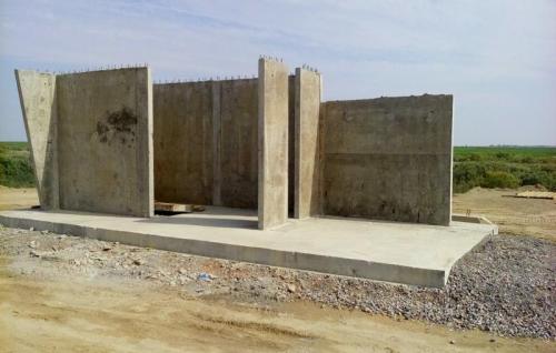 SP238+97 Left. Cast-in-situ reinforced concrete walls of bus shelter 