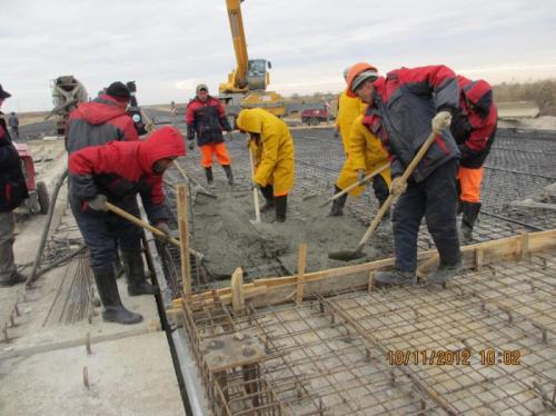 Concreting of bridge slabs at the bridges SP 215