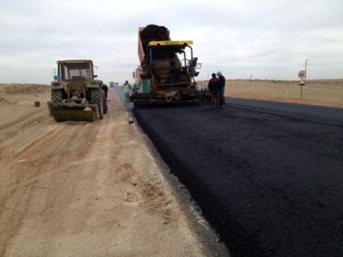 Laying of asphaltic concrete as base course for overlay 