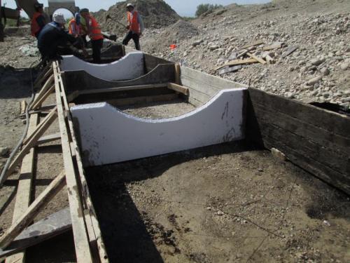 Construction of falsework for foundation under culvert body at the ramp for interchange at CH 233+00