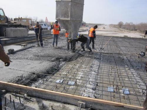 km 669+039-km 669+108. Construction of attacheable plate on bridge No. 10 across Aksu river