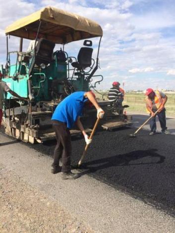 Photo No.9 Placing of wearing course from CSMA-20 at km 1646+742 on right lane of the road July 14, 2016