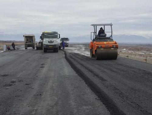 Second layer of asphalt in the approach slab of the overpass at pk 3+25 Masak side