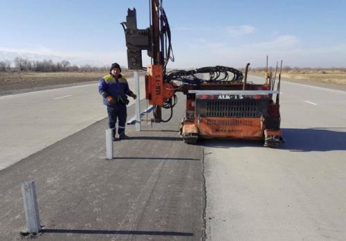 Pile driving of the posts of guardrail at pk 40+00